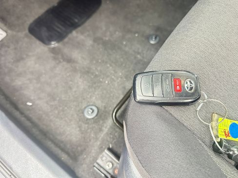 Used 2025 Toyota Camry LE image 22