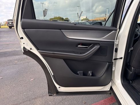 Used 2025 MAZDA CX-70 Plug-In Hybrid w/ Premium Pkg image 33