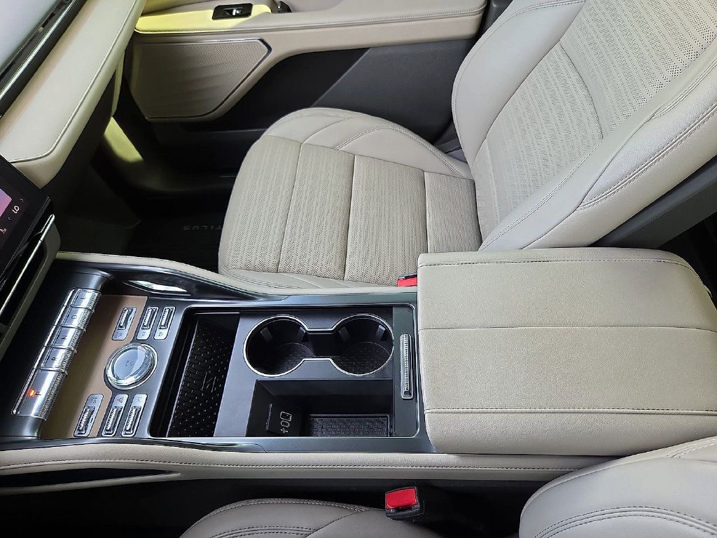 Used 2024 Lincoln Nautilus Reserve AWD/4WD image 22