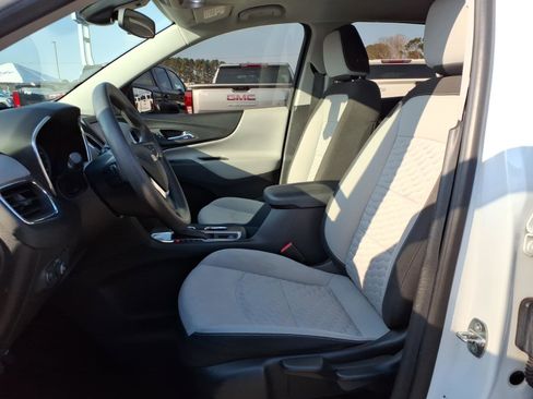 Used 2021 Chevrolet Equinox LS image 18