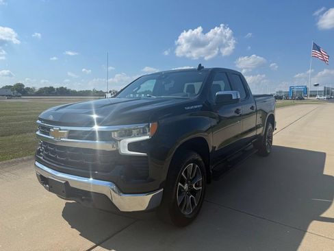 Used 2023 Chevrolet Silverado 1500 LT AWD/4WD image 10