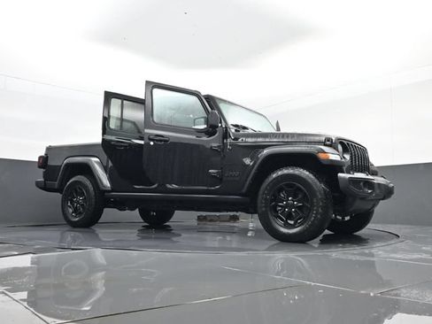 Used 2022 Jeep Gladiator Sport AWD/4WD image 29