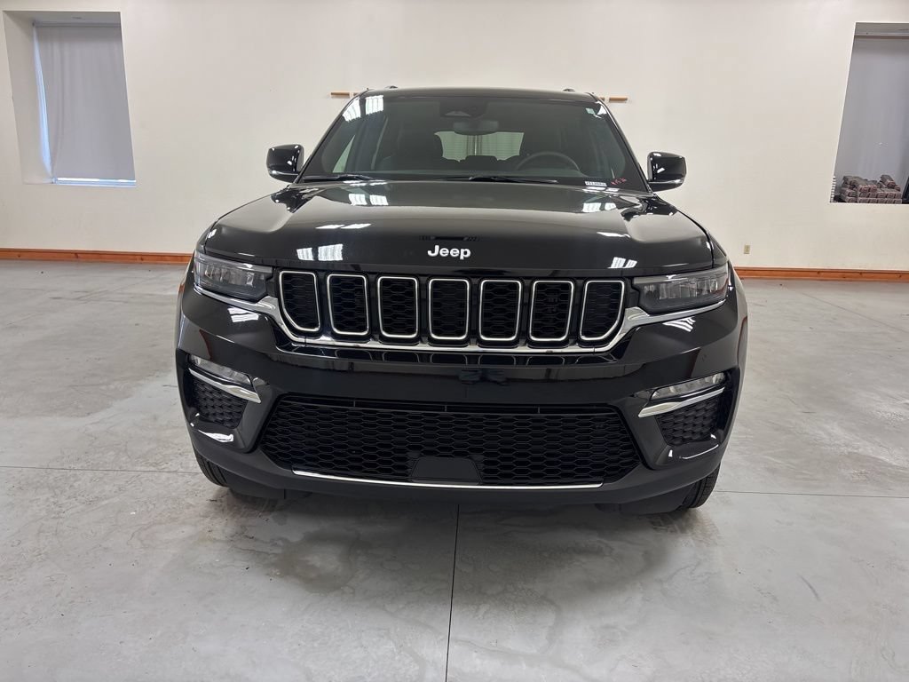 Used 2024 Jeep Grand Cherokee Limited AWD/4WD image 3
