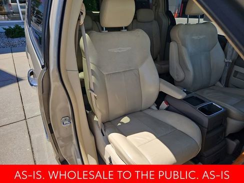 Used 2008 Chrysler Town & Country Limited w/ Entertainment Group #3 FWD image 37