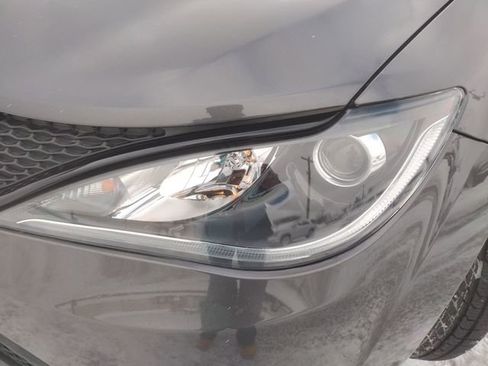 Used 2018 Chrysler Pacifica Touring Plus w/ S Appearance Package image 17