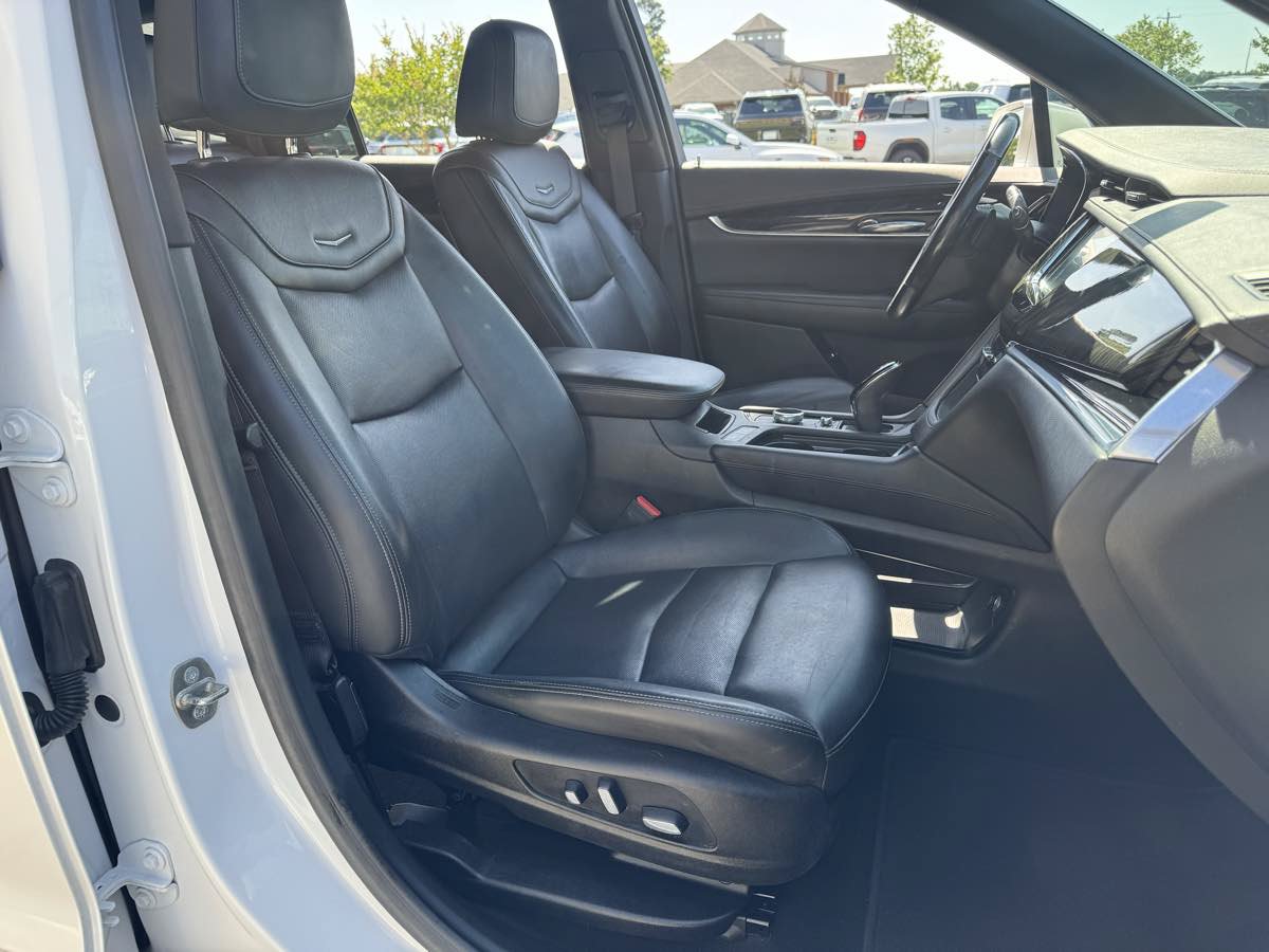 Used 2020 Cadillac XT6 Premium Luxury FWD image 12