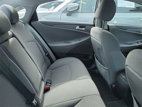 Used 2012 Hyundai Sonata GLS image 9