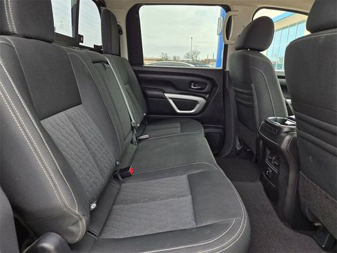 Used 2017 Nissan Titan SV image 24