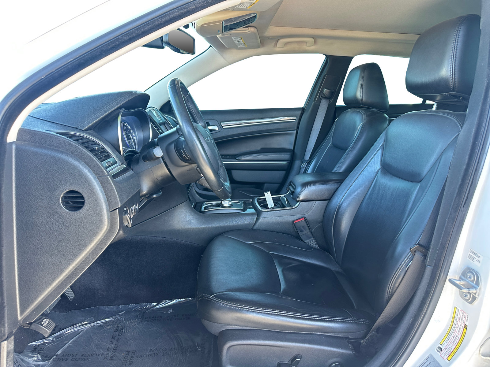 Used 2017 Chrysler 300 Limited w/ Value Package RWD image 9