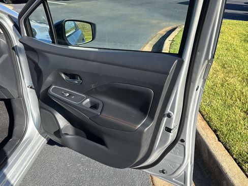 New 2025 Nissan Versa SR w/ Trunk Package image 12