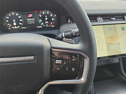 Used 2025 Land Rover Discovery Sport S image 21