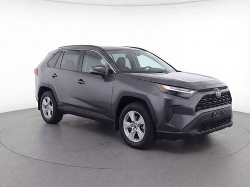 Used 2025 Toyota RAV4 XLE image 3