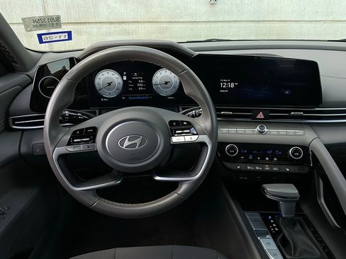 Used 2025 Hyundai Elantra SEL image 13