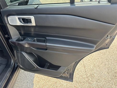 Used 2020 Ford Explorer Platinum w/ Premium Technology Package image 16