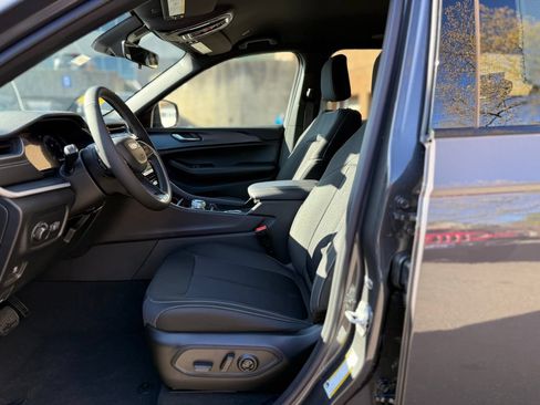 New 2026 Jeep Grand Cherokee Laredo AWD/4WD image 13