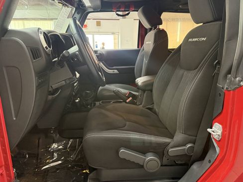Used 2014 Jeep Wrangler Rubicon w/ Power Convenience Group AWD/4WD image 11