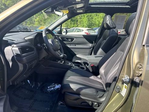 Used 2025 Subaru Forester Limited AWD/4WD image 9
