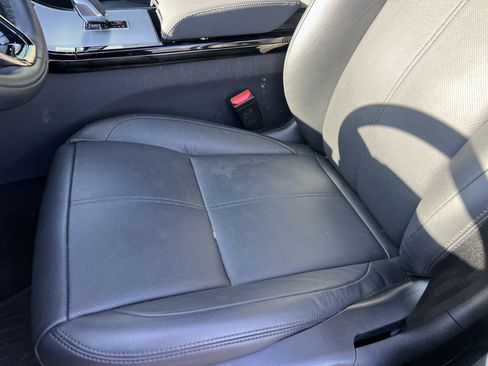 Certified 2025 Land Rover Range Rover Velar S image 17