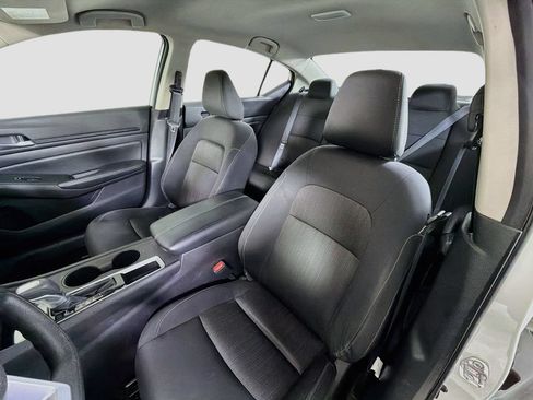 Used 2025 Nissan Altima 2.5 SV FWD image 14