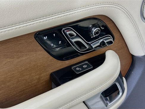 Used 2019 Land Rover Range Rover HSE image 24