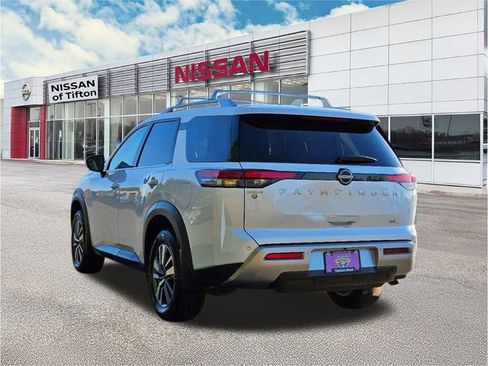 Certified 2025 Nissan Pathfinder SL image 5
