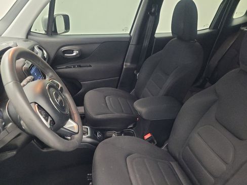 Used 2018 Jeep Renegade Latitude w/ Popular Equipment Group FWD image 17
