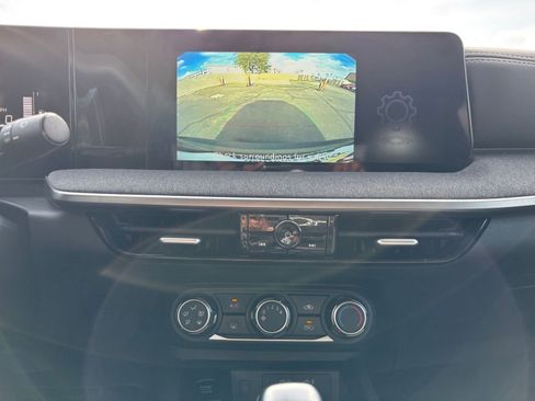 Used 2025 Nissan Kicks SV image 18