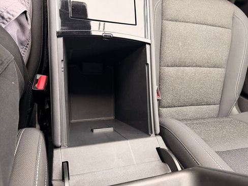 Used 2024 Chevrolet Traverse LT image 23