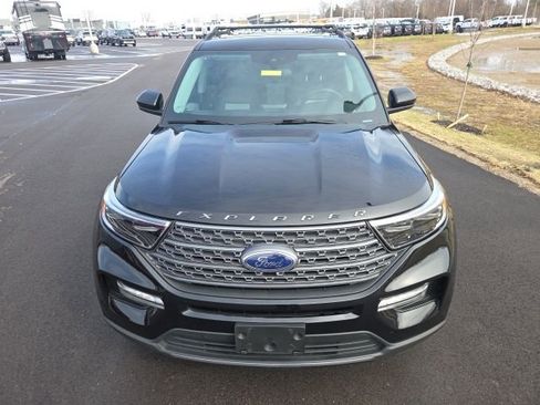 Used 2023 Ford Explorer XLT w/ Equipment Group 202A image 3