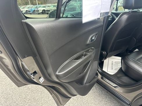 Used 2021 Chevrolet Trax LT w/ Premium Seat Package image 21