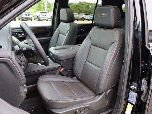 Used 2023 Chevrolet Tahoe High Country AWD/4WD image 15