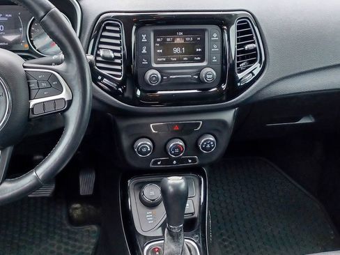 Used 2018 Jeep Compass Latitude AWD/4WD image 26