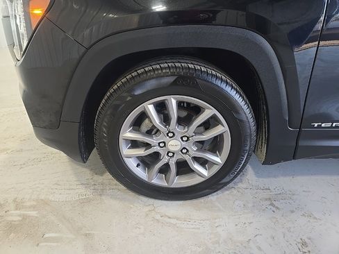 Used 2024 GMC Terrain SLT image 4