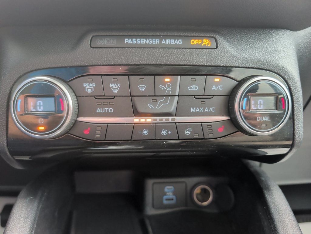 Used 2021 Ford Escape Titanium w/ Titanium Premium Package FWD image 16