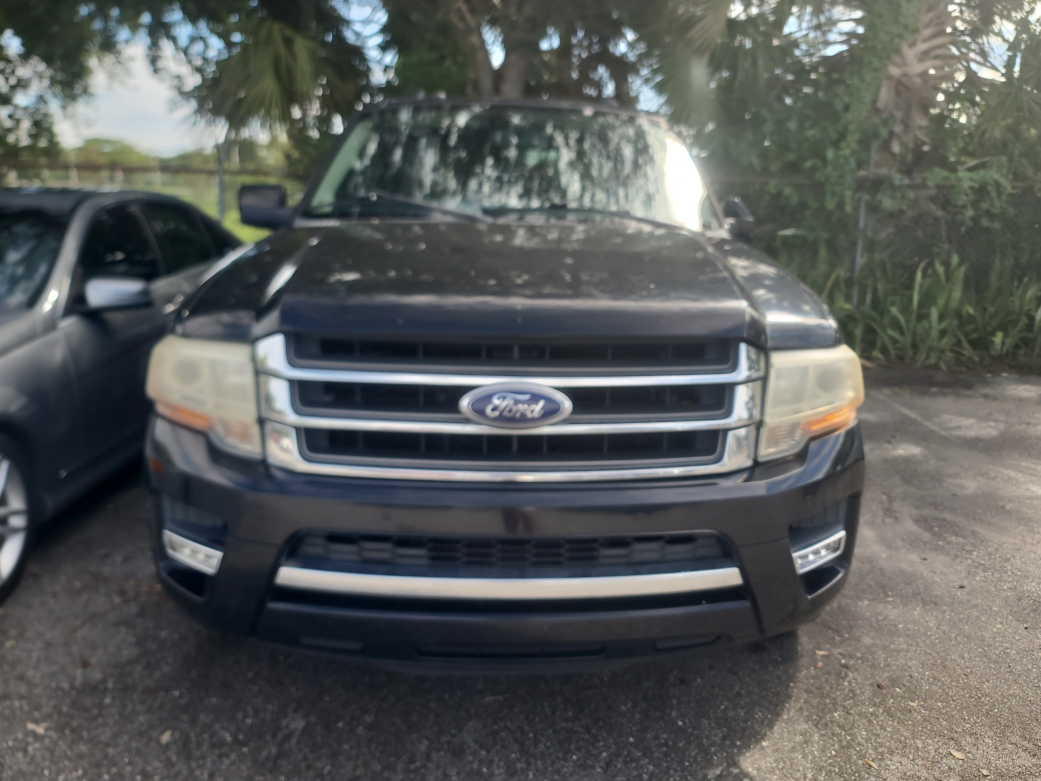 Used 2017 Ford Expedition Limited RWD image 2