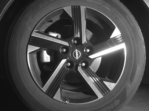Used 2025 Nissan Sentra SV FWD image 11