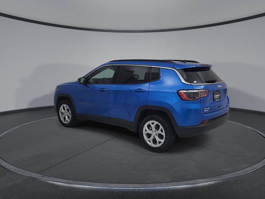 Used 2024 Jeep Compass Latitude AWD/4WD image 12