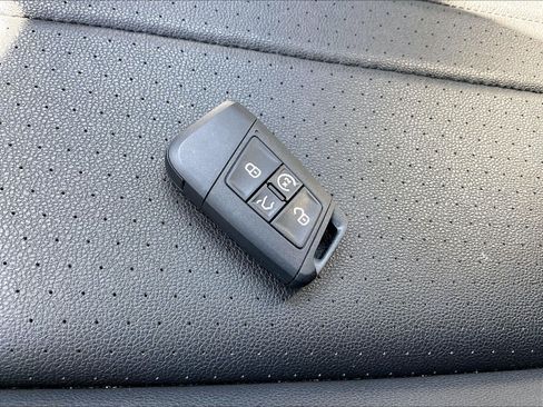 Certified 2023 Volkswagen Tiguan SE FWD image 11