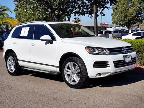 Used 2014 Volkswagen Touareg Executive AWD/4WD image 2