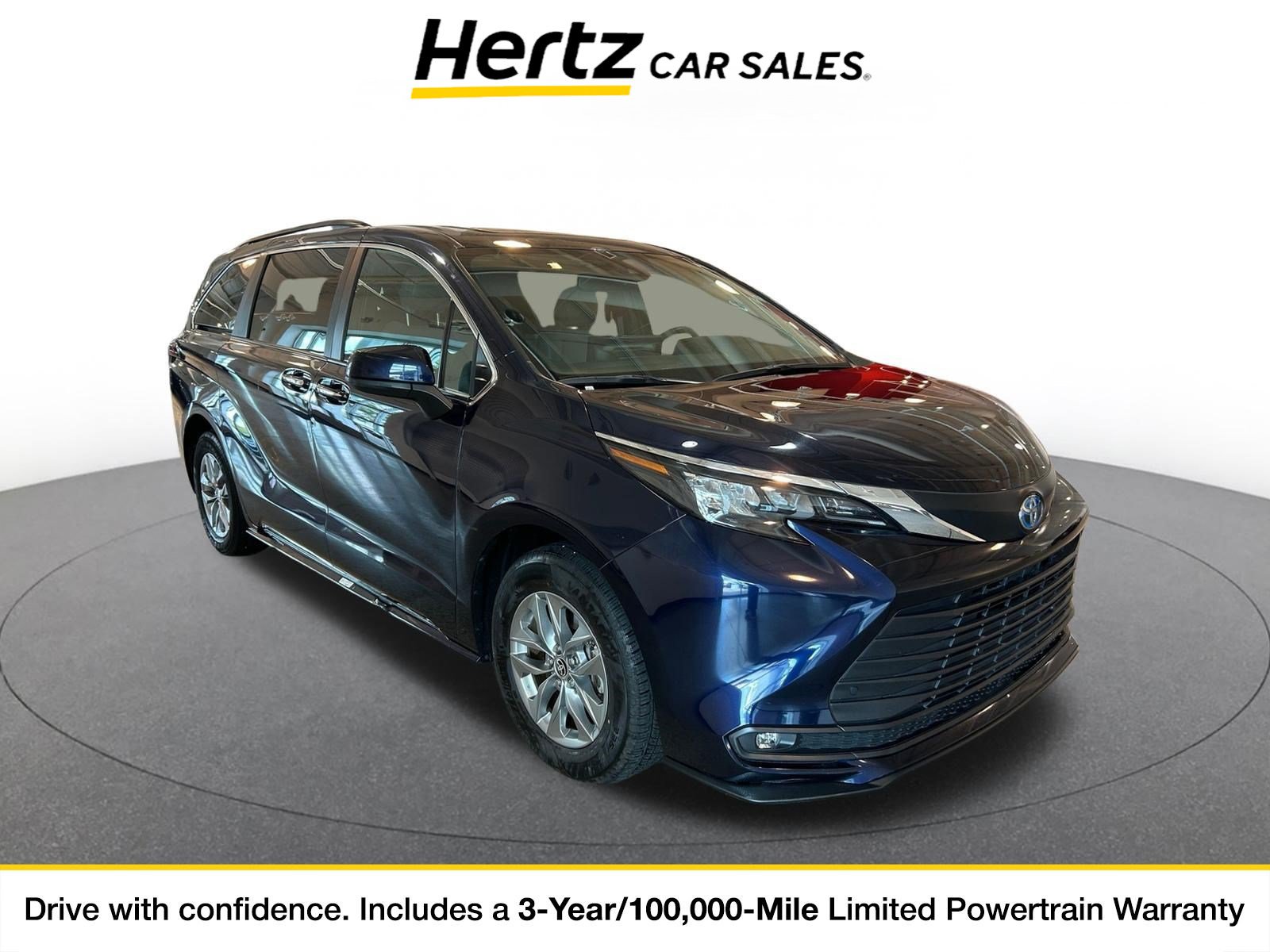 Used 2025 Toyota Sienna XLE FWD image 1