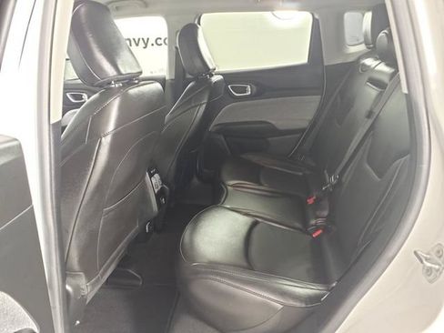 Used 2022 Jeep Compass Latitude AWD/4WD image 15