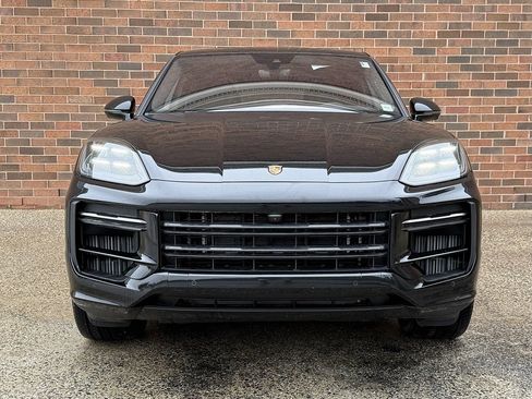 New 2024 Porsche Cayenne Turbo image 10