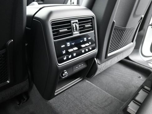 Certified 2025 Porsche Cayenne AWD/4WD image 28