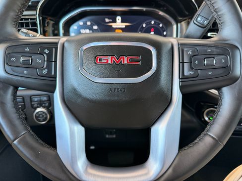 Used 2025 GMC Sierra 1500 SLT AWD/4WD image 9