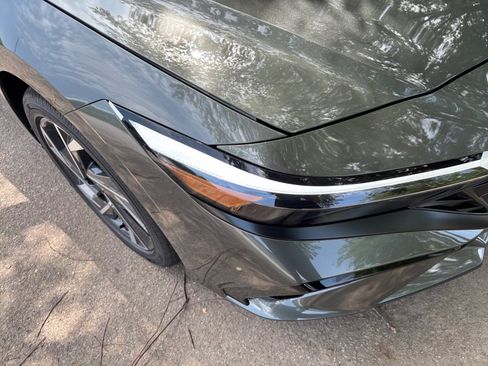 Certified 2025 Hyundai Elantra Limited FWD image 24