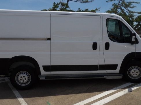 Used 2025 RAM ProMaster 2500 w/ U-Haul Equipment Group FWD image 2