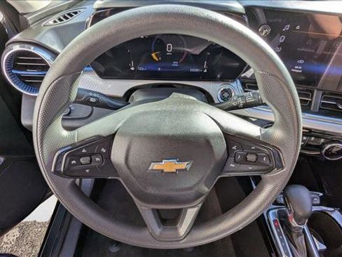 Used 2025 Chevrolet Trax LT image 13