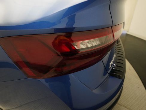Used 2023 Volkswagen Jetta SE FWD image 32