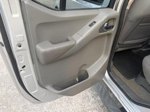 Used 2013 Nissan Frontier SV w/ SV Value Truck Pkg image 20