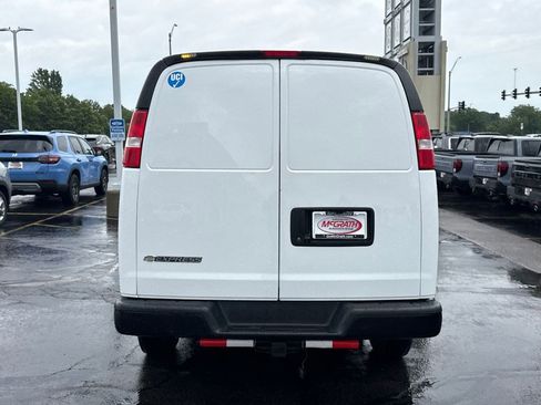 Used 2022 Chevrolet Express 2500 RWD image 10